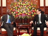 Vietnam President receives foreign ambassadors